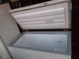 A picture of Deep freezer