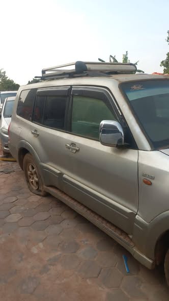 A picture of Pajero 6 5m