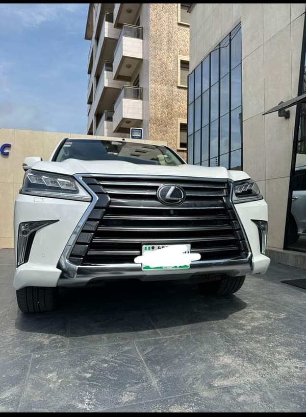 A picture of For sale AWOOF brekete don land Super clean 2020 LX570