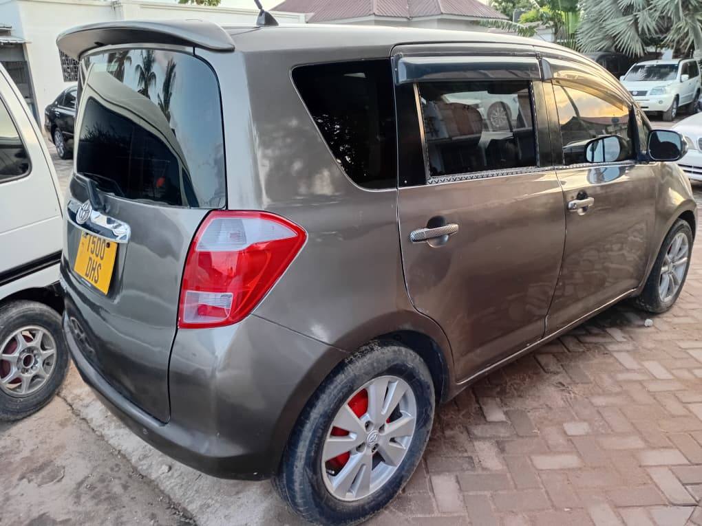 A picture of TOYOTA RACTIS