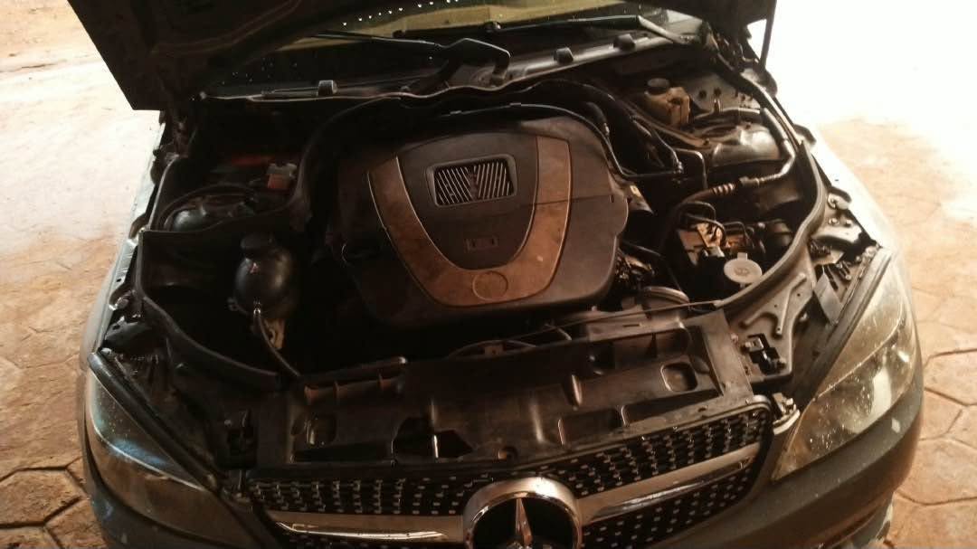 A picture of C300 with smoking engine 2 5m to the owner buyer