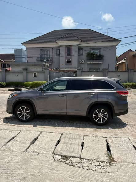 A picture of Toyota Highlander XLE 2017 Buy and drive nothing to fix