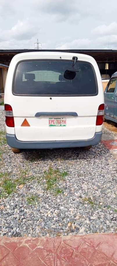 A picture of Toyota haiace bus Very sound engine and gear Manually transmission