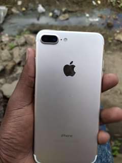 A picture of iPhone 7 Plus Njoo na Bei yako Piga 0768992491
