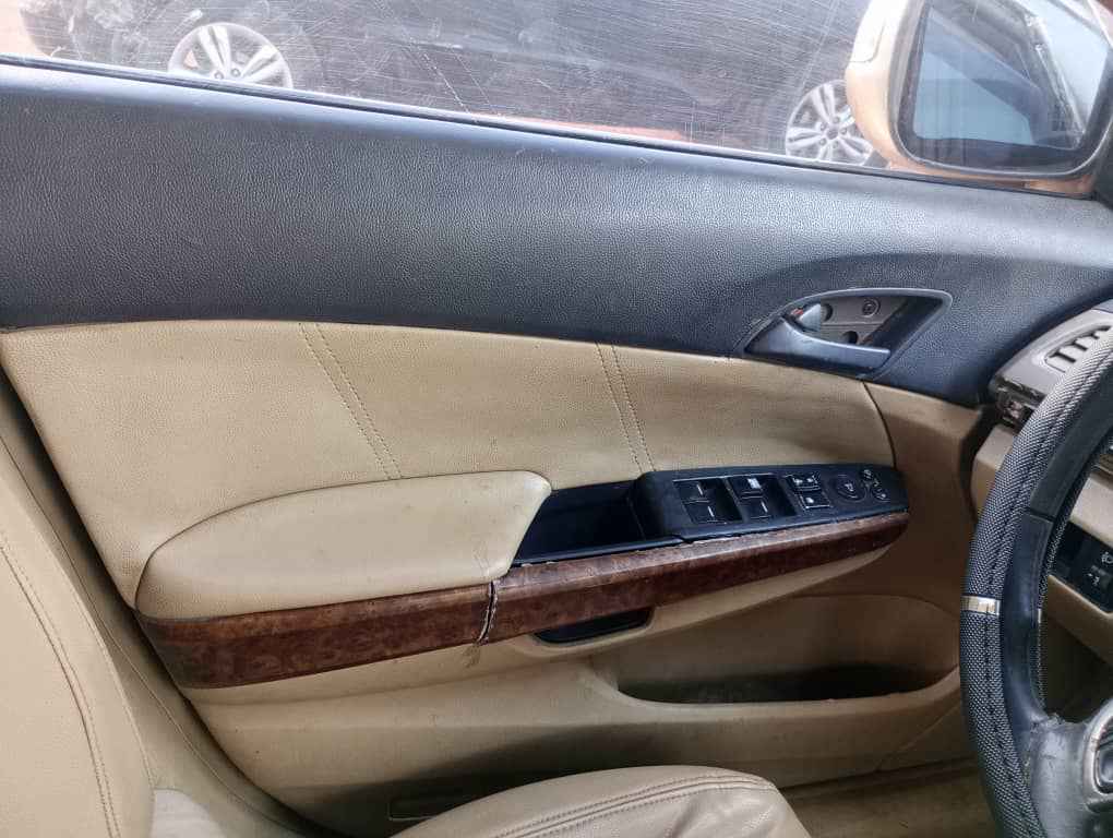 A picture of 09 Honda Accord
