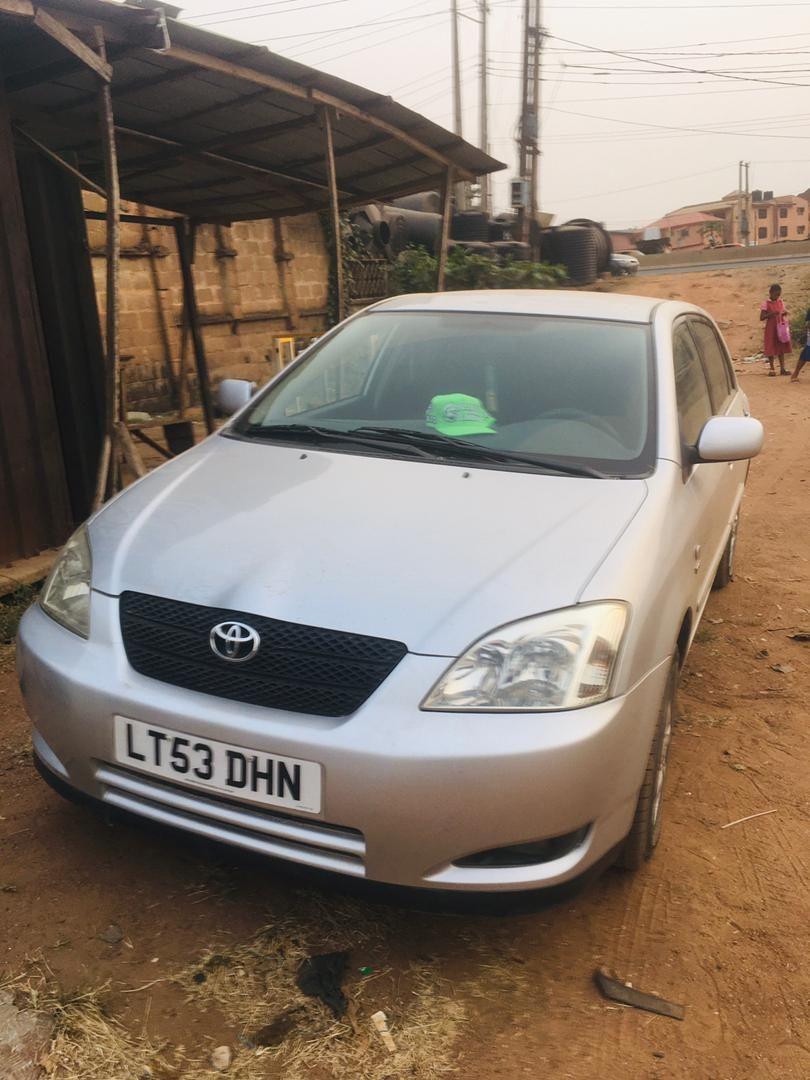 A picture of 2003 Toyota corrola obama
