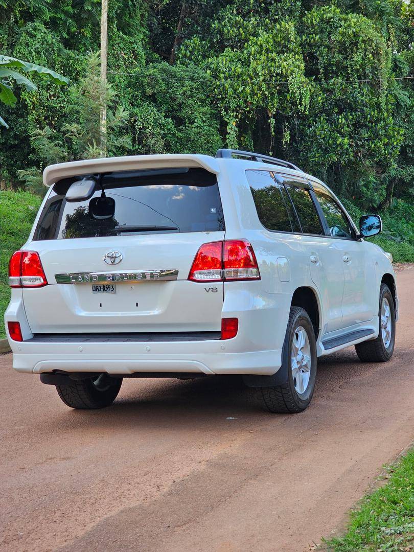 A picture of Toyota Land Cruiser V8