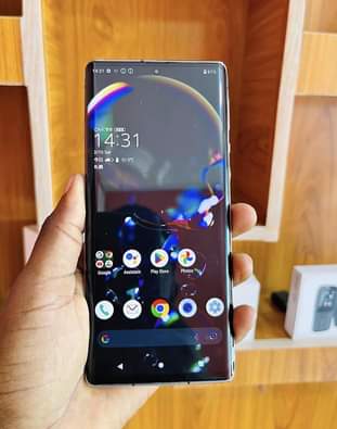 A picture of Sharp Aquos R6 5G