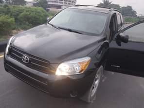 A picture of Awoof deal Toyota Raf4 2008 model Painted on first body