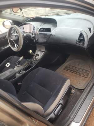 A picture of 2010 honda civic manual drive
