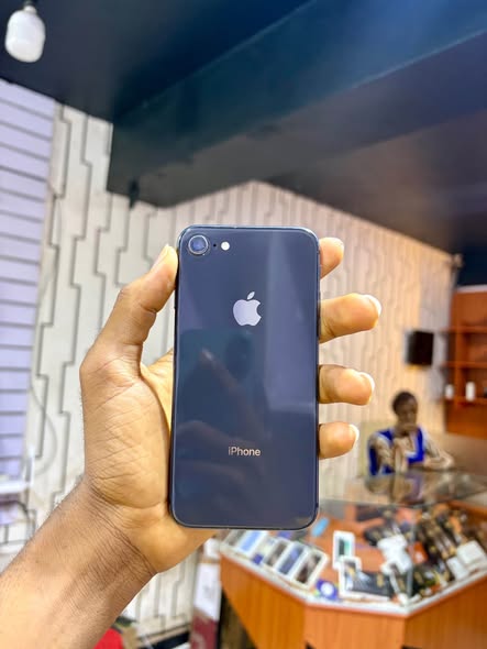 A picture of IPHONE 8
