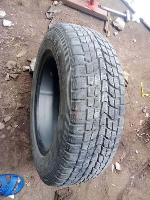 A picture of Tyre za harrier hizi hapa zinauzwa 225 65 R 17