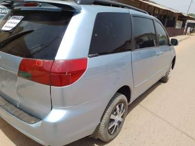 A picture of Toyota sienna