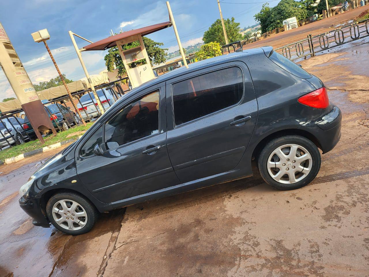 A picture of SARI DEAL URGENT MONEY NEEDED SUPER CLEAN PEUGEOT 307 MANUAL