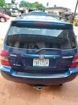 A picture of first body 2006 Toyota highlander 3 rows Everything is working