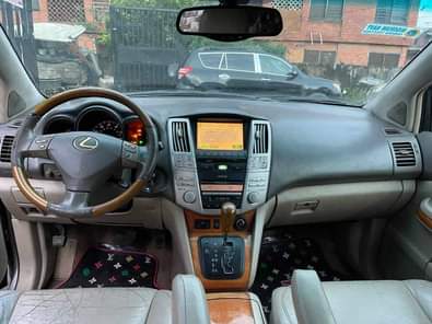 A picture of Pure first body 2006 Rx330 sound engine and gear ac