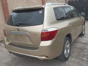 A picture of Toyota Highlander 2008