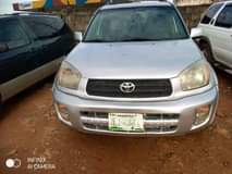 A picture of Toyota Rav 4 four plugs engine everything is intact and
