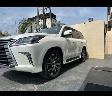 A picture of For sale AWOOF brekete don land Super clean 2020 LX570