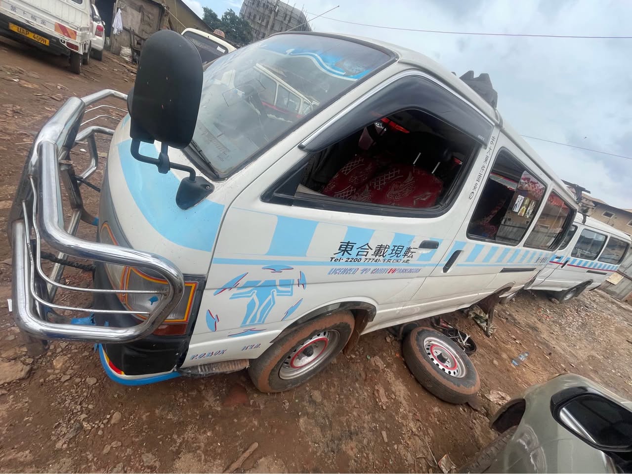 A picture of Kigege minivan taxi toyota hiace van