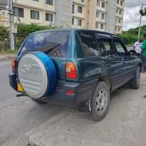 A picture of Toyota rav4 old