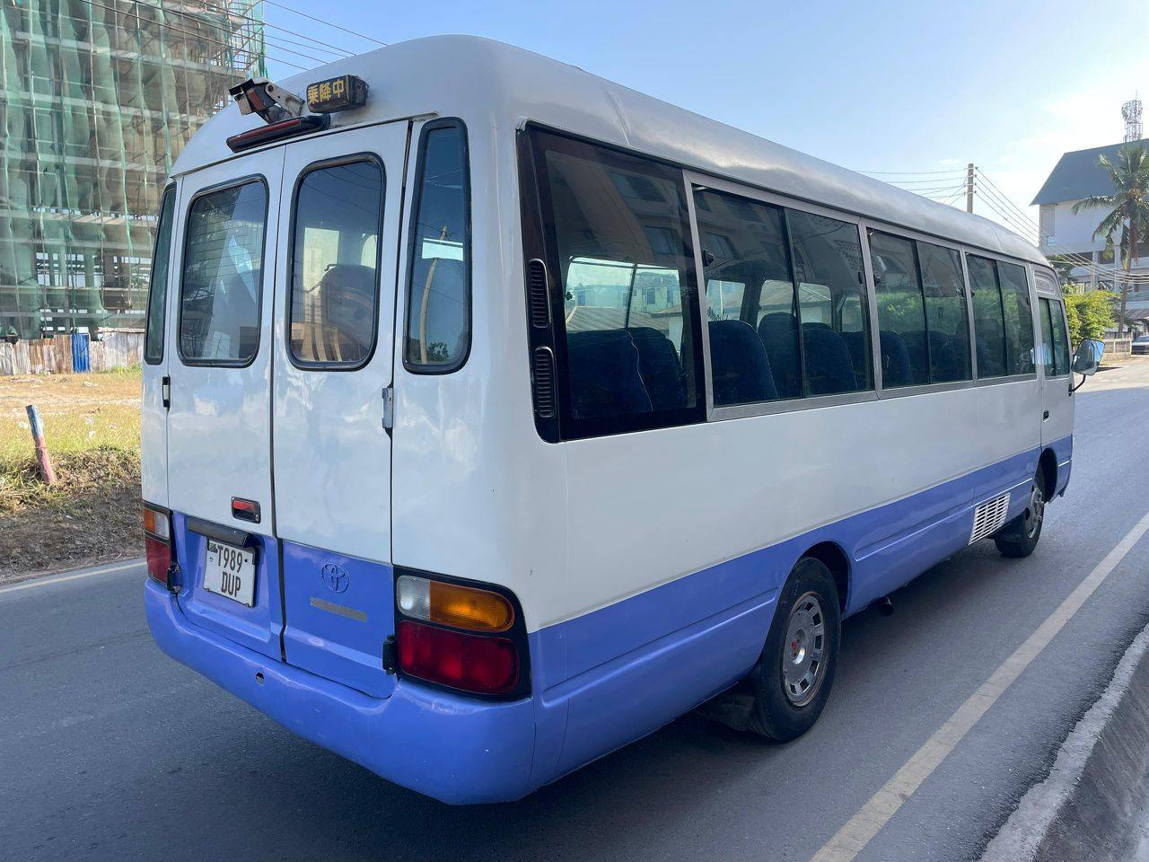 A picture of Toyota coaster