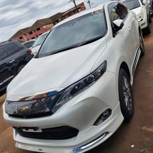 A picture of HARRIER 2015 90M