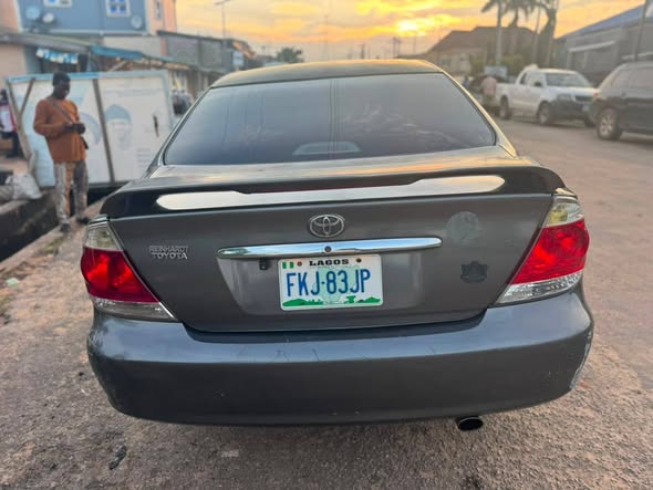 A picture of TOYOTA CAMRY 06