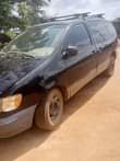 A picture of Toyota sienna 01 02