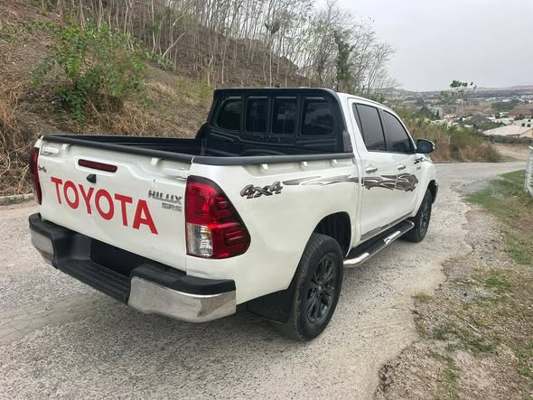 A picture of Sharp neatly used Toyota Hilux 2019