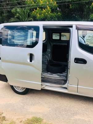 nissan nv200