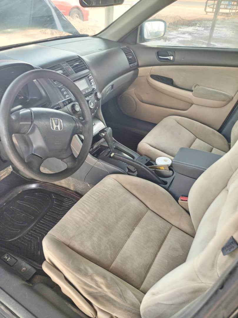 A picture of Honda Accord 2004