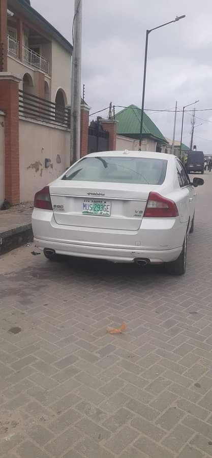 A picture of Volvo S80 with untouch engine gear catalyst unpainted body 2.6m