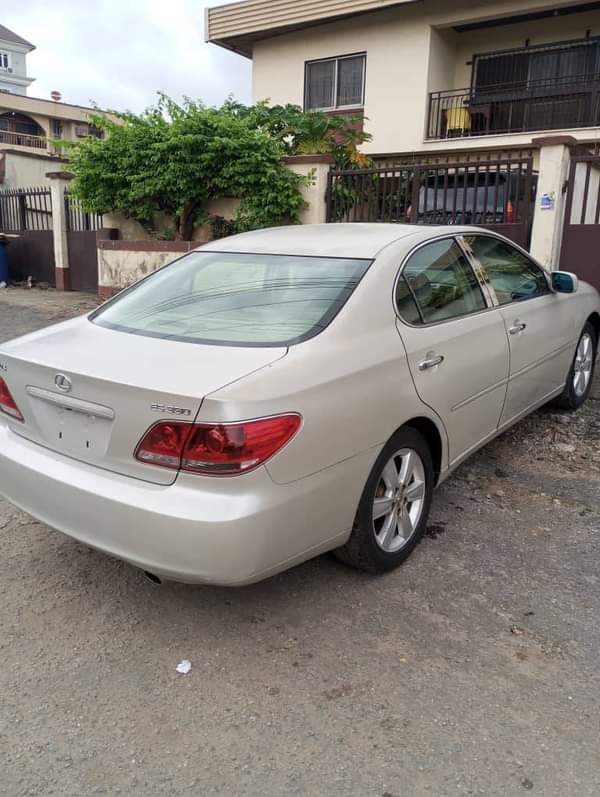 A picture of Lexus es330 for sale dm serious buyers