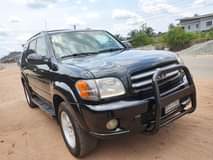 A picture of Toyota sequoia 2004 model