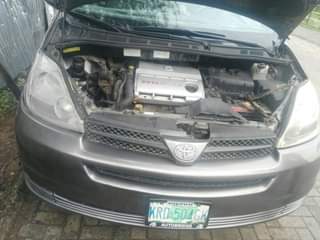 A picture of 2005 Toyota Siena