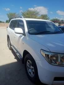 A picture of LANDCRUISER V8