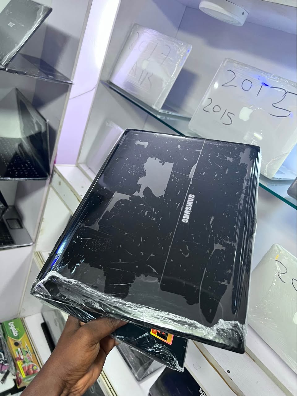 A picture of Samsung laptop with 4gig ram 320gig space good battery and