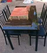 A picture of Dinning table Kaliiii mnooo juu kiooo. 240000. piga. 0789371473
