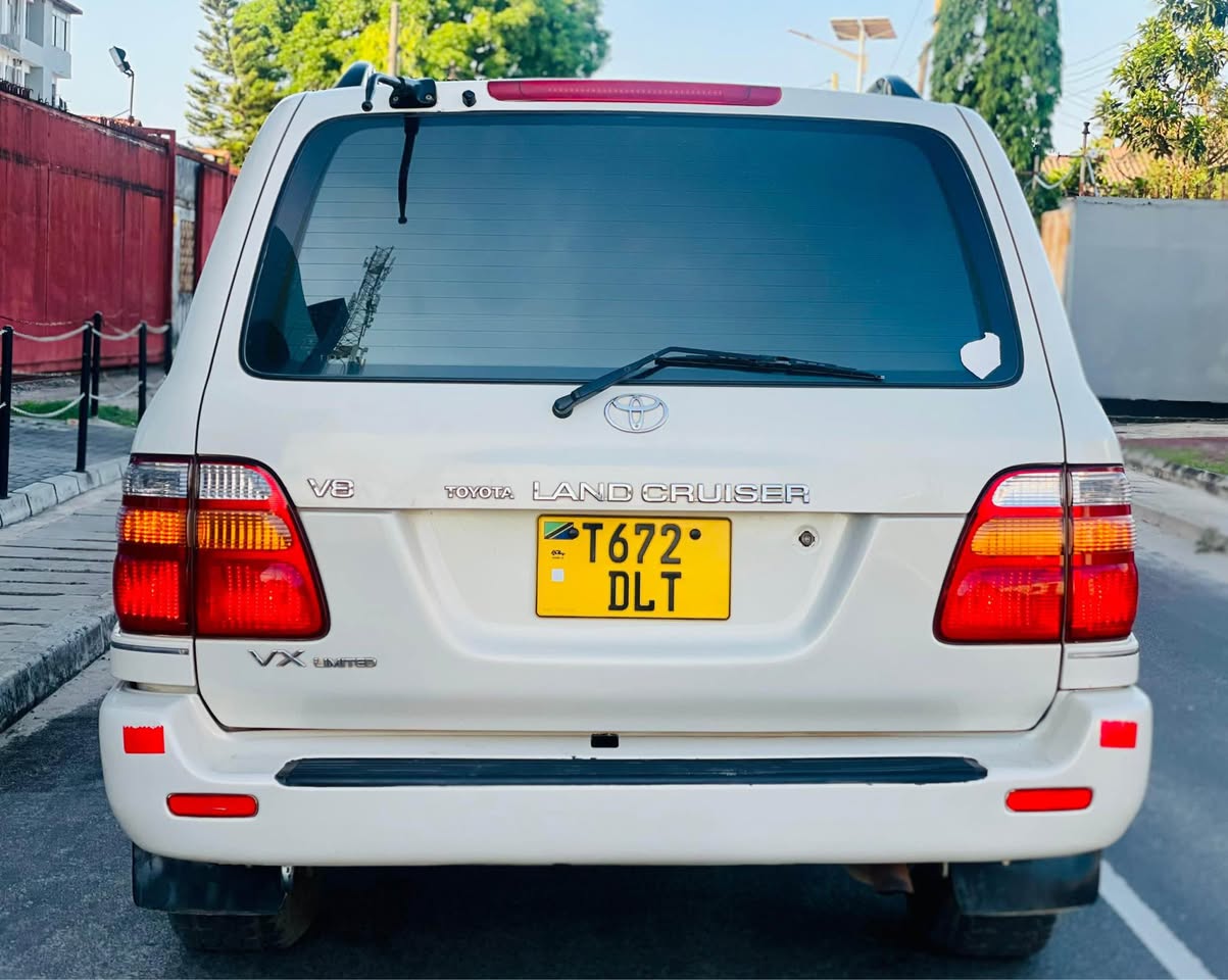 A picture of LANDCRUISER 0672210608