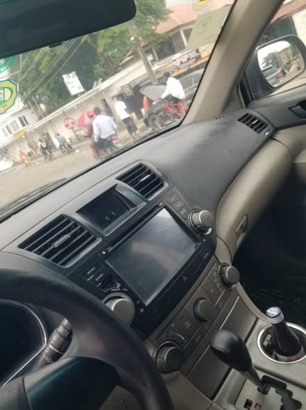 A picture of Toyota highlander 2006