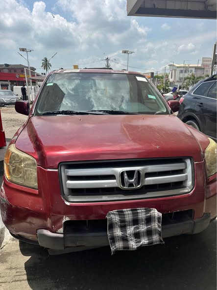 A picture of 2006 Honda pilot