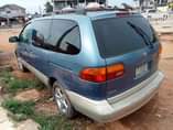 A picture of 2000 Toyota Sienna XLE