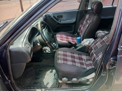 A picture of 2000 Nissan sunny 2000 Navy blue