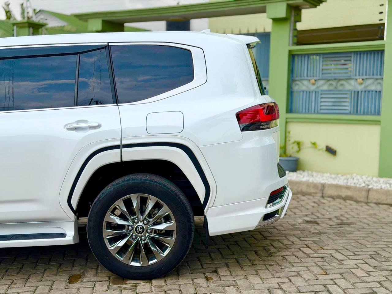 A picture of Toyota Land Cruiser LC300 ZX Cheses