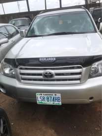 A picture of Toyota Highlander 2004