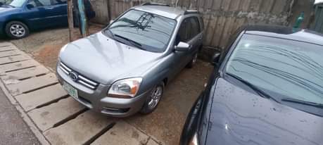 A picture of Kia Sportage 2009. Engine gear and AC untouched .