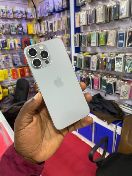 A picture of Iphone 15pro max 512gb wifi only