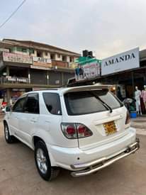 A picture of 2002 TOYOTA HARRIER 1 5CC