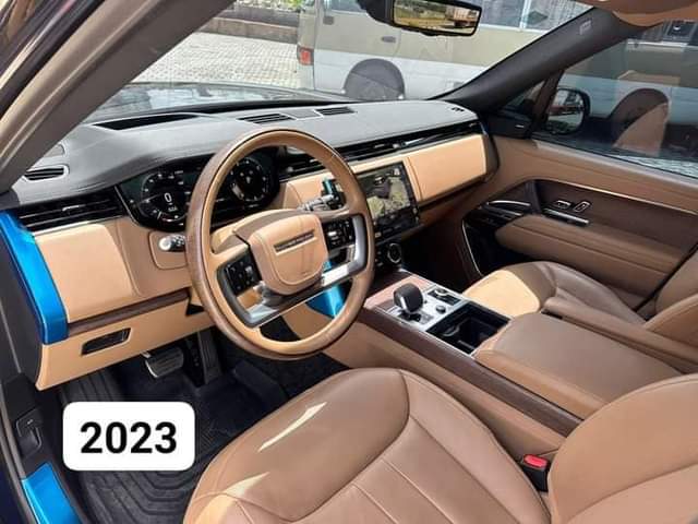 A picture of  Kelly Automobiles FOREIGN USED RANGE ROVER VOGUE P530 YEARS